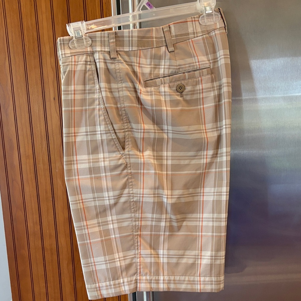 Men's Beige Plaid Flat-Front Shorts
